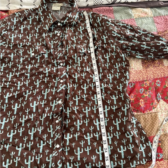 Cowgirl hardware women’s extra  large Brown Shirt with Cactus Print - Picture 3 of 9
